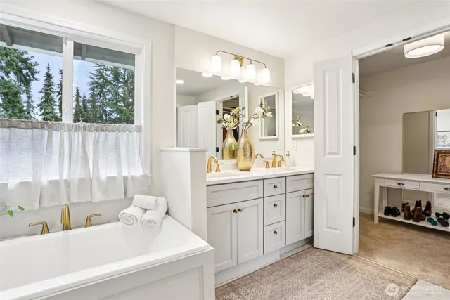 $2,120,000 | 4546 193rd Place Southeast, Issaquah, WA 98027