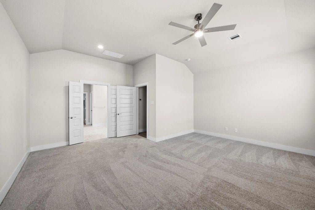 1972 Golden Spruce Lane Conroe, TX 77301 - Photo 11 of 19 an empty room with closet and a ceiling fan