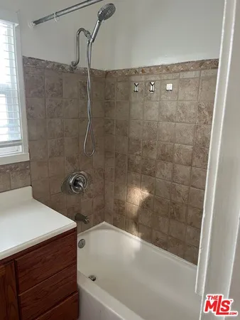 $2,100 | 811 1/2 East Nutwood Street, Unit 1/2, Inglewood, CA 90301
