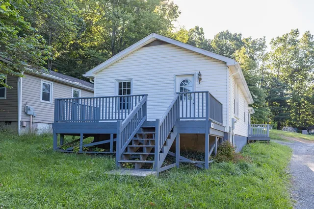 a view of a house with backyard and porch