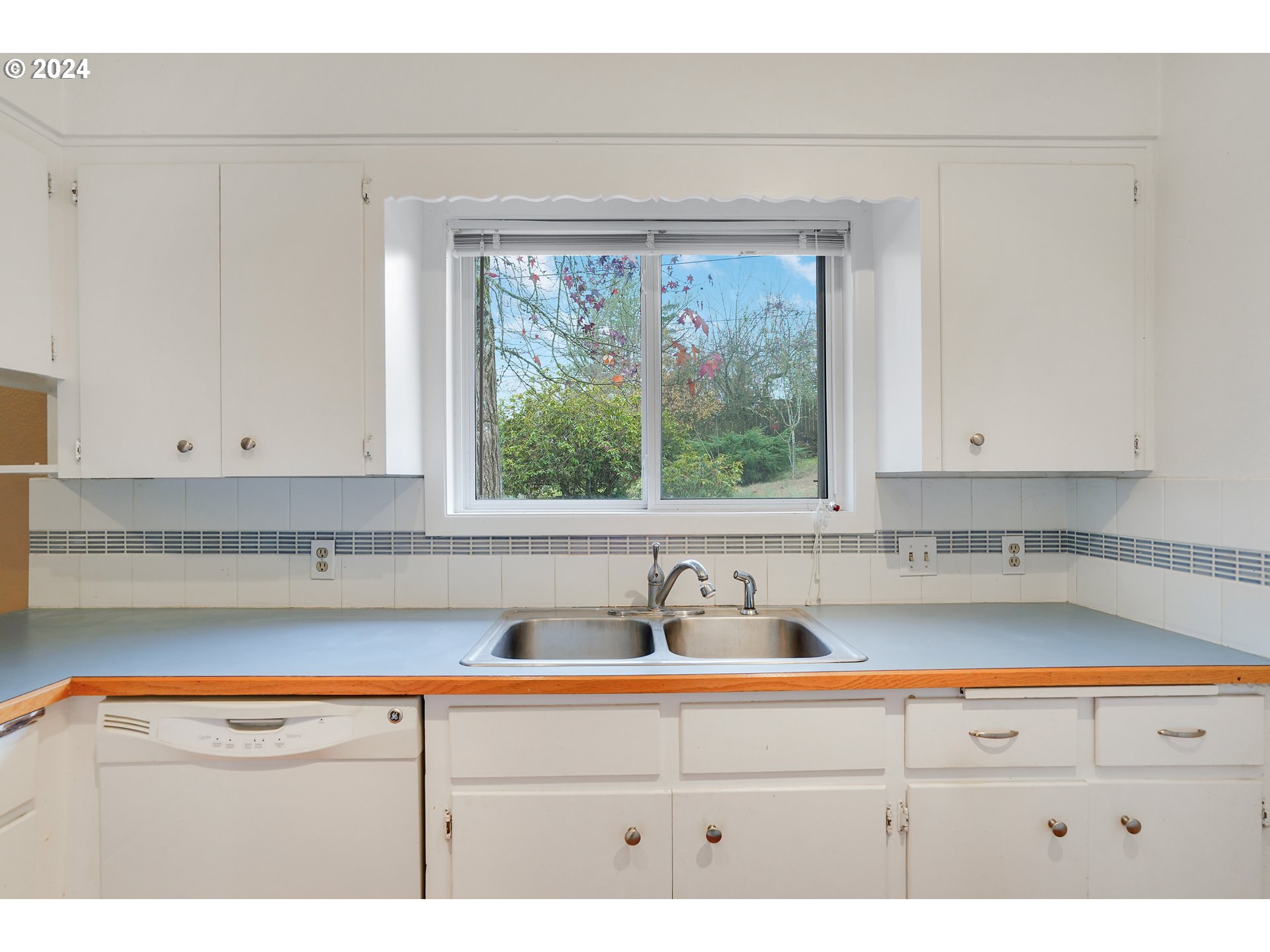 390 Northwest Conifer Boulevard Corvallis, OR 97330 - Photo 15 of 47 a sink with a window and cabinets