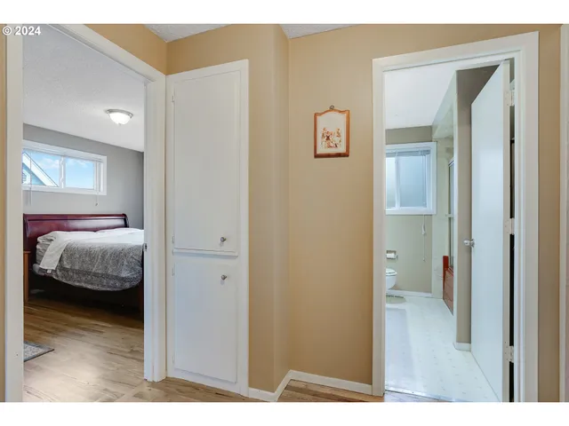 a en suite bathroom with a sink and a mirror