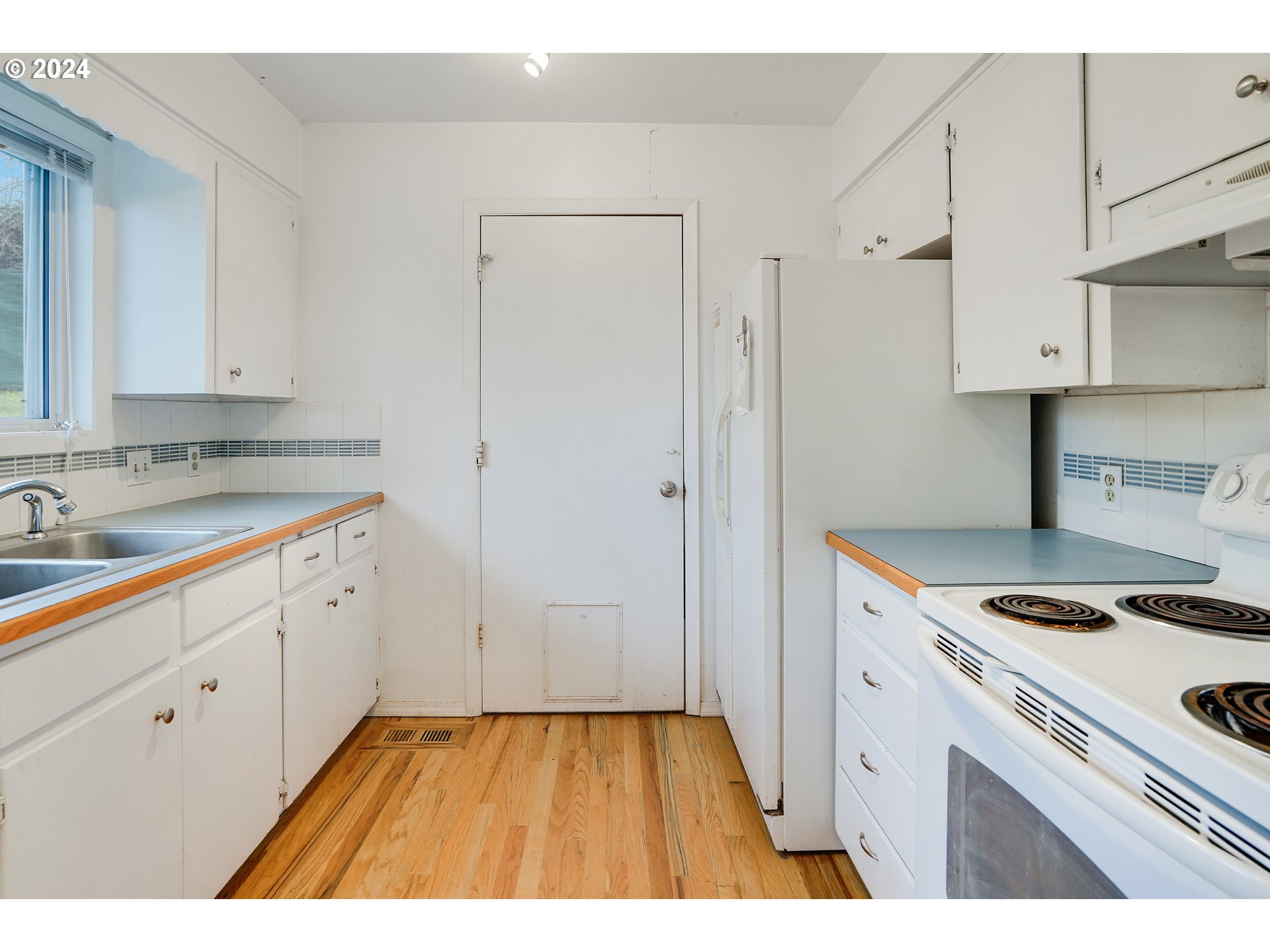 390 Northwest Conifer Boulevard Corvallis, OR 97330 - Photo 7 of 47 a kitchen with cabinets appliances and a sink
