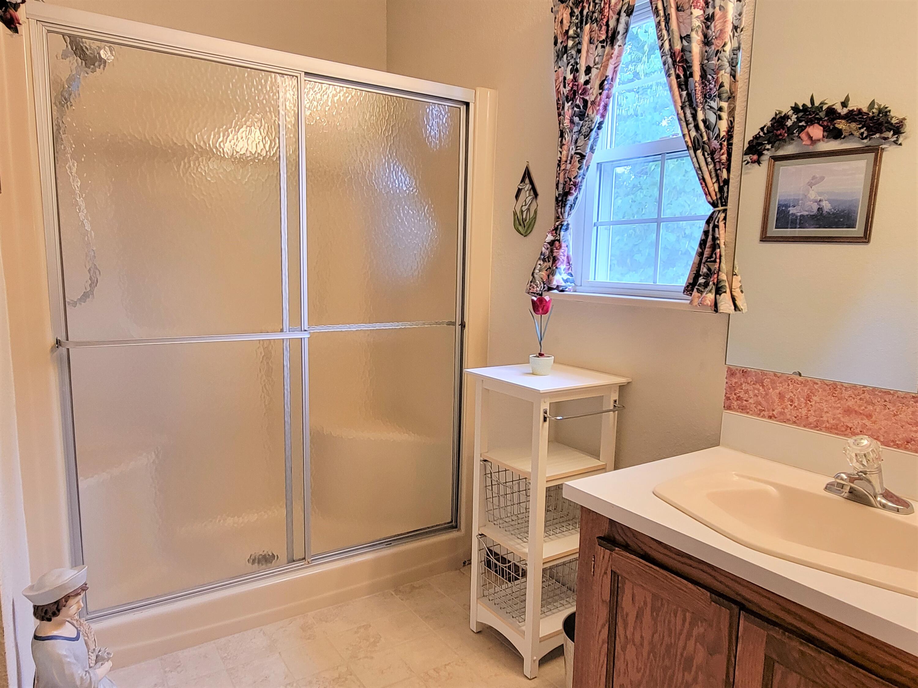 1064 Riverside Lowell, MI 49331 - Photo 11 of 24 Bath