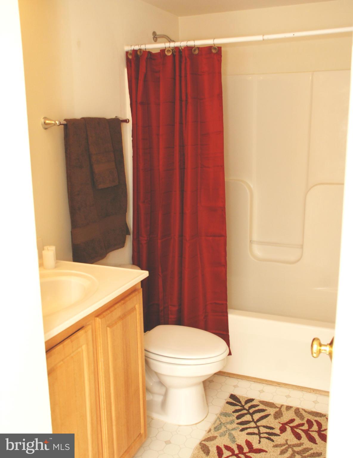 104 Dry Mill Road Southwest, Unit 202 Leesburg, VA 20175 - Photo 6 of 14 Bath