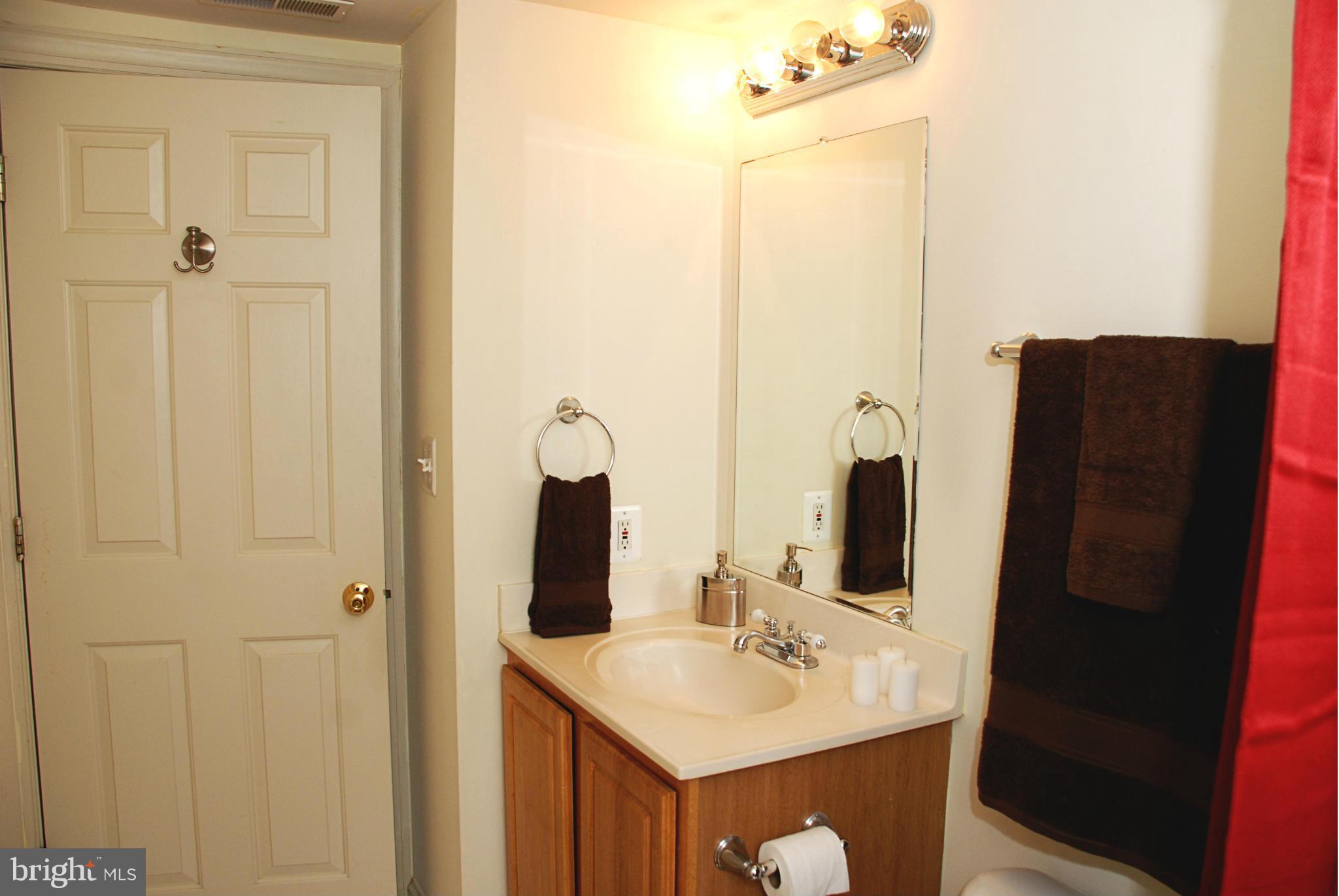 104 Dry Mill Road Southwest, Unit 202 Leesburg, VA 20175 - Photo 7 of 14 Bath