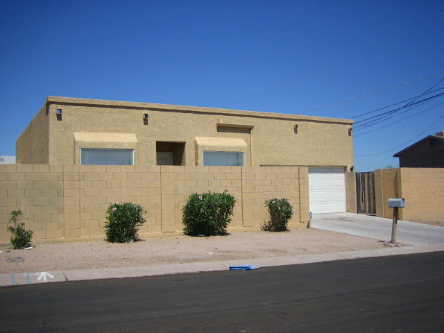 2560 East Broadway Road Phoenix, AZ 85040 - Photo 1 of 5 Front