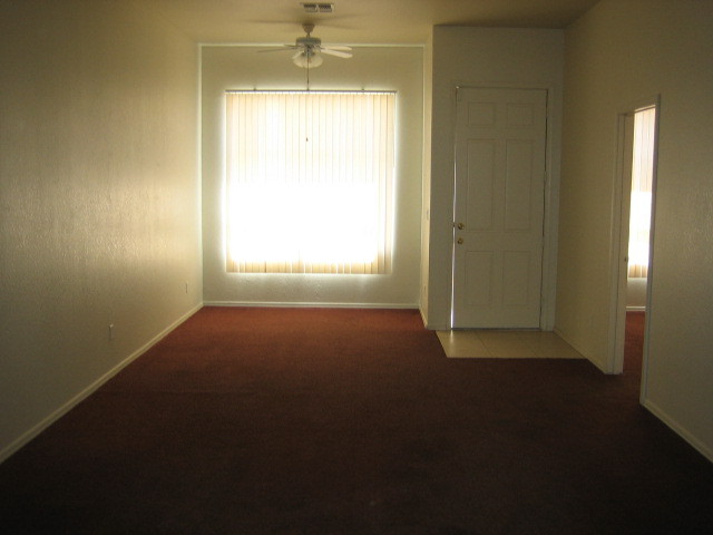 2560 East Broadway Road Phoenix, AZ 85040 - Photo 3 of 5 Livingroom