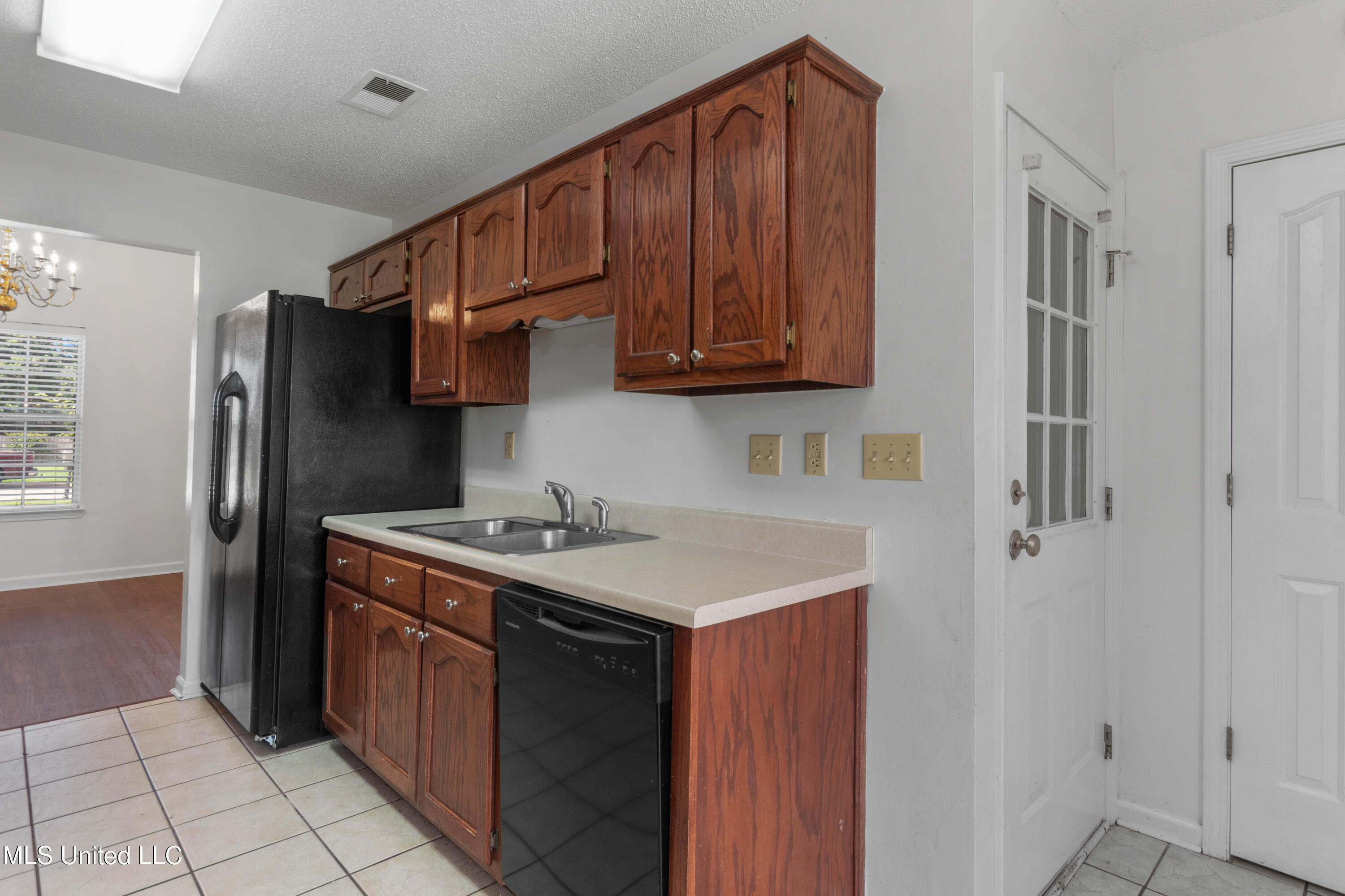 2233 Heather Ridge Southaven, MS 38672 - Photo 5 of 30 Kitchen