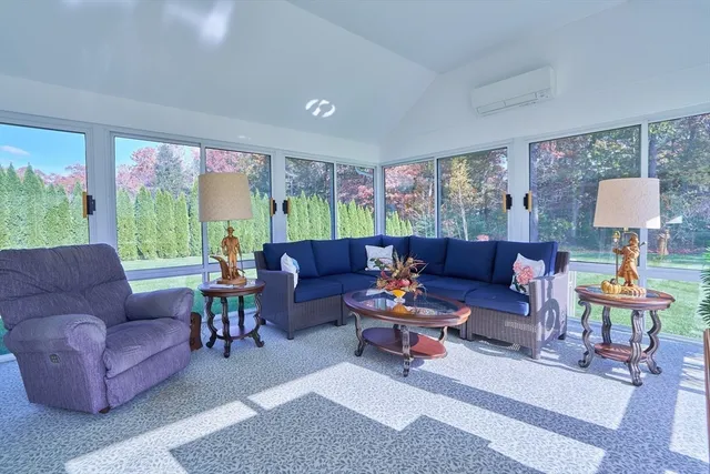 $649,900 | 72 Glendale Road, Southampton, MA 01073