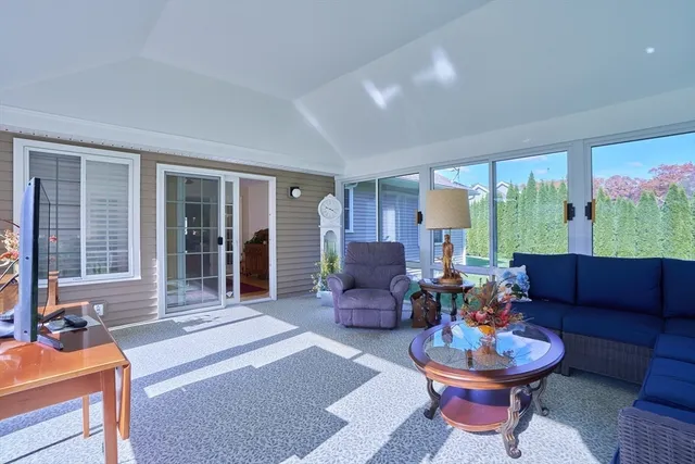 $649,900 | 72 Glendale Road, Southampton, MA 01073