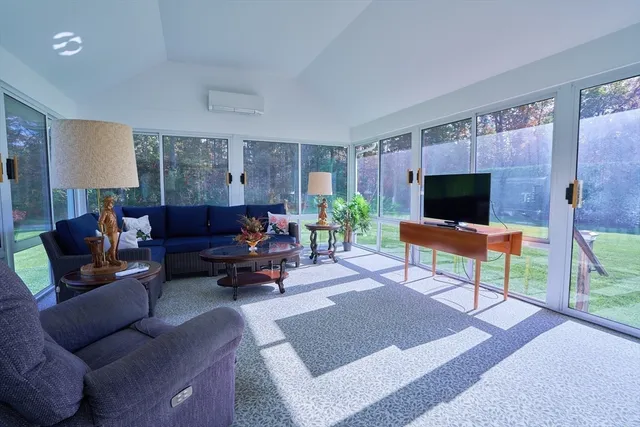 $649,900 | 72 Glendale Road, Southampton, MA 01073