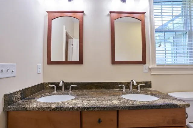 $649,900 | 72 Glendale Road, Southampton, MA 01073