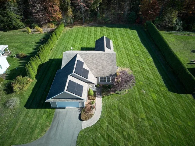 $649,900 | 72 Glendale Road, Southampton, MA 01073