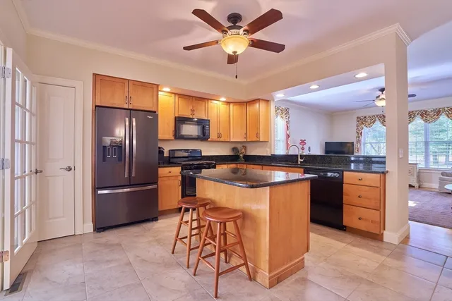 $649,900 | 72 Glendale Road, Southampton, MA 01073