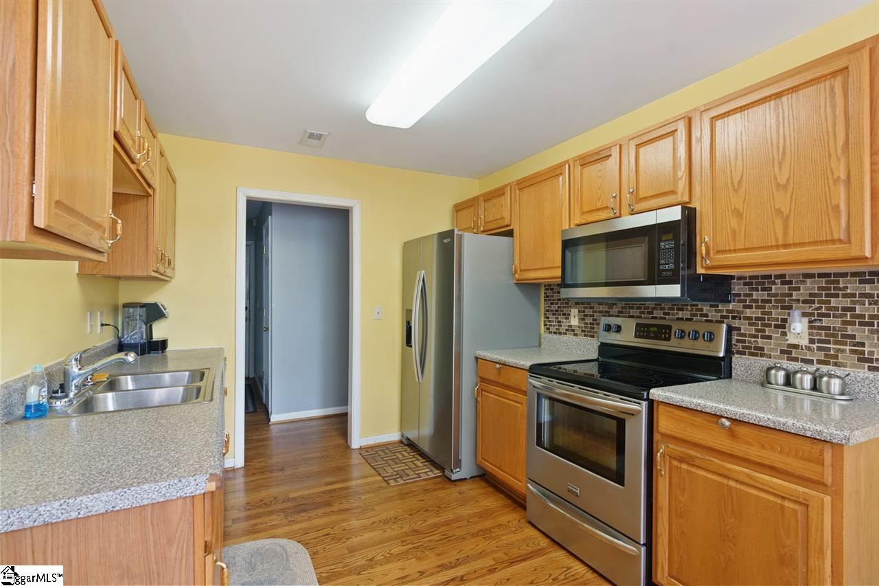16 Marine Road Greenville, SC 29617 - Photo 9 of 24 Gallery Image 9