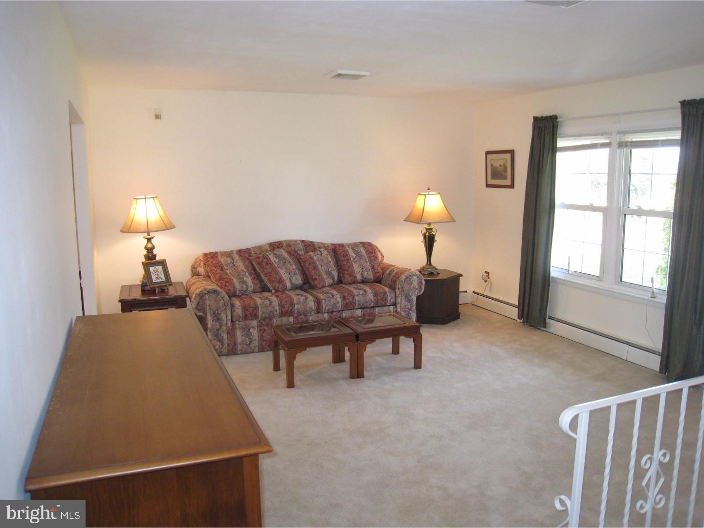 204 Union Mill Road Mount Laurel, NJ 08054 - Photo 3 of 23 Living Room