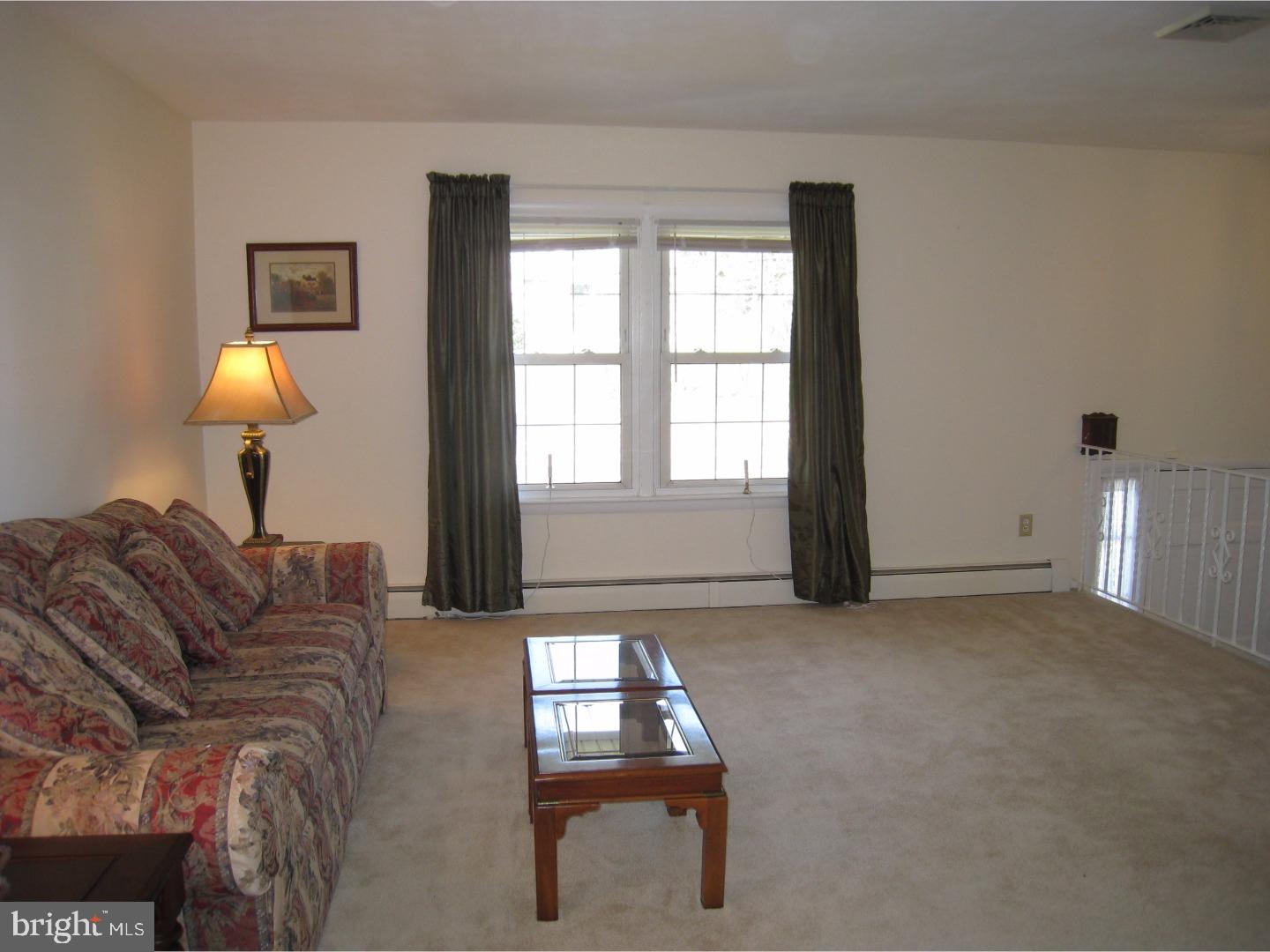 204 Union Mill Road Mount Laurel, NJ 08054 - Photo 4 of 23 Living Room
