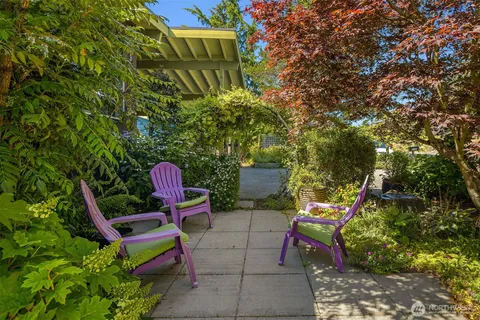 $950,000 | 4977 19th Avenue South, Seattle, WA 98108