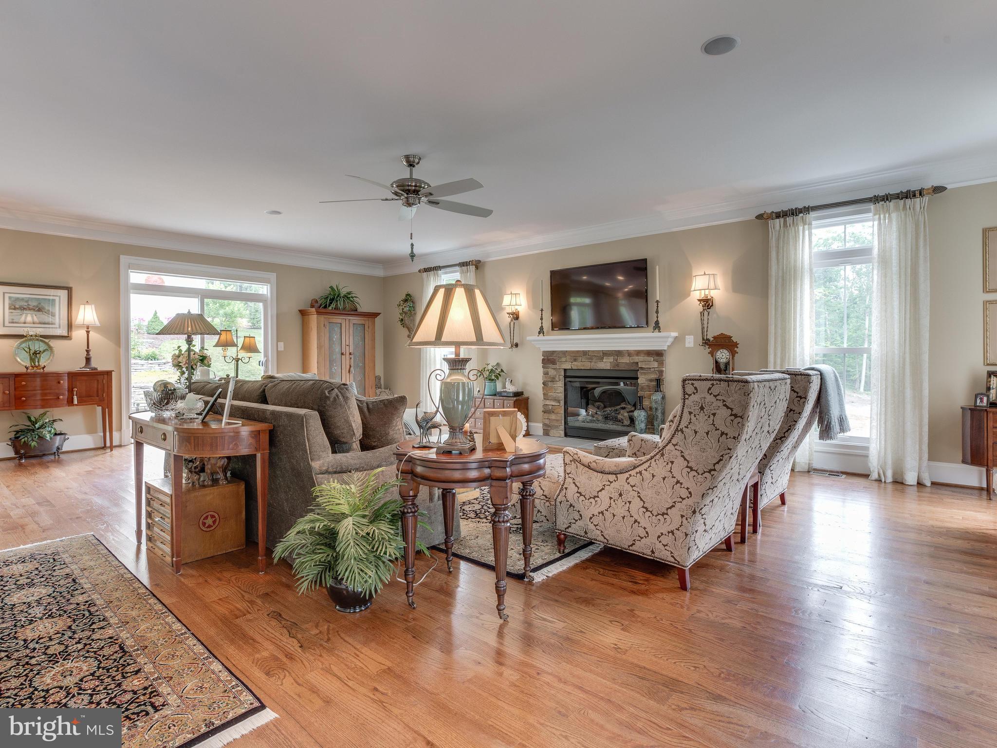 23965 New Mountain Road Aldie, VA 20105 - Photo 10 of 30 Living Room