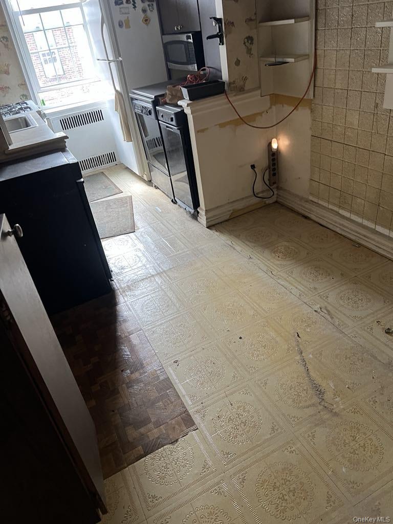 15 Gaynor Avenue, Unit 2H Manhasset, NY 11030 - Photo 3 of 7