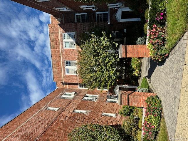 15 Gaynor Avenue, Unit 2H Manhasset, NY 11030 - Photo 7 of 7 View of building exterior