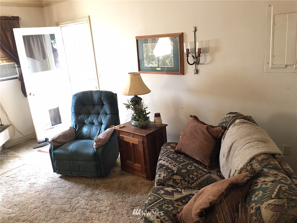 3952 Thayer Road Northeast Moses Lake, WA 98837 - Photo 4 of 20