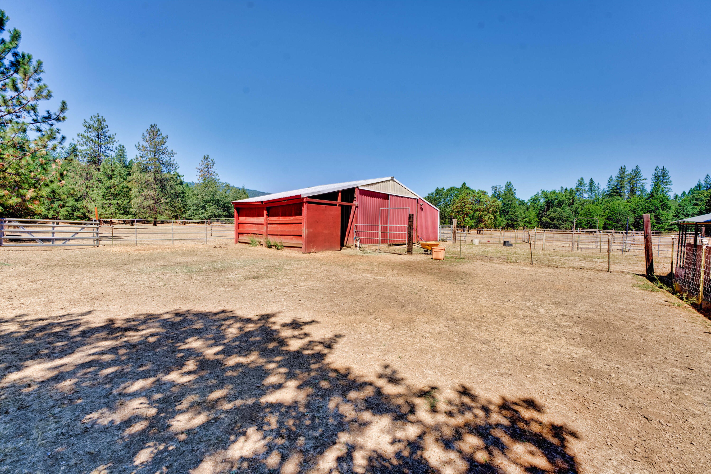 2061 Pine Grove Road Rogue River, OR 97537 - Photo 42 of 67 Horse Barn