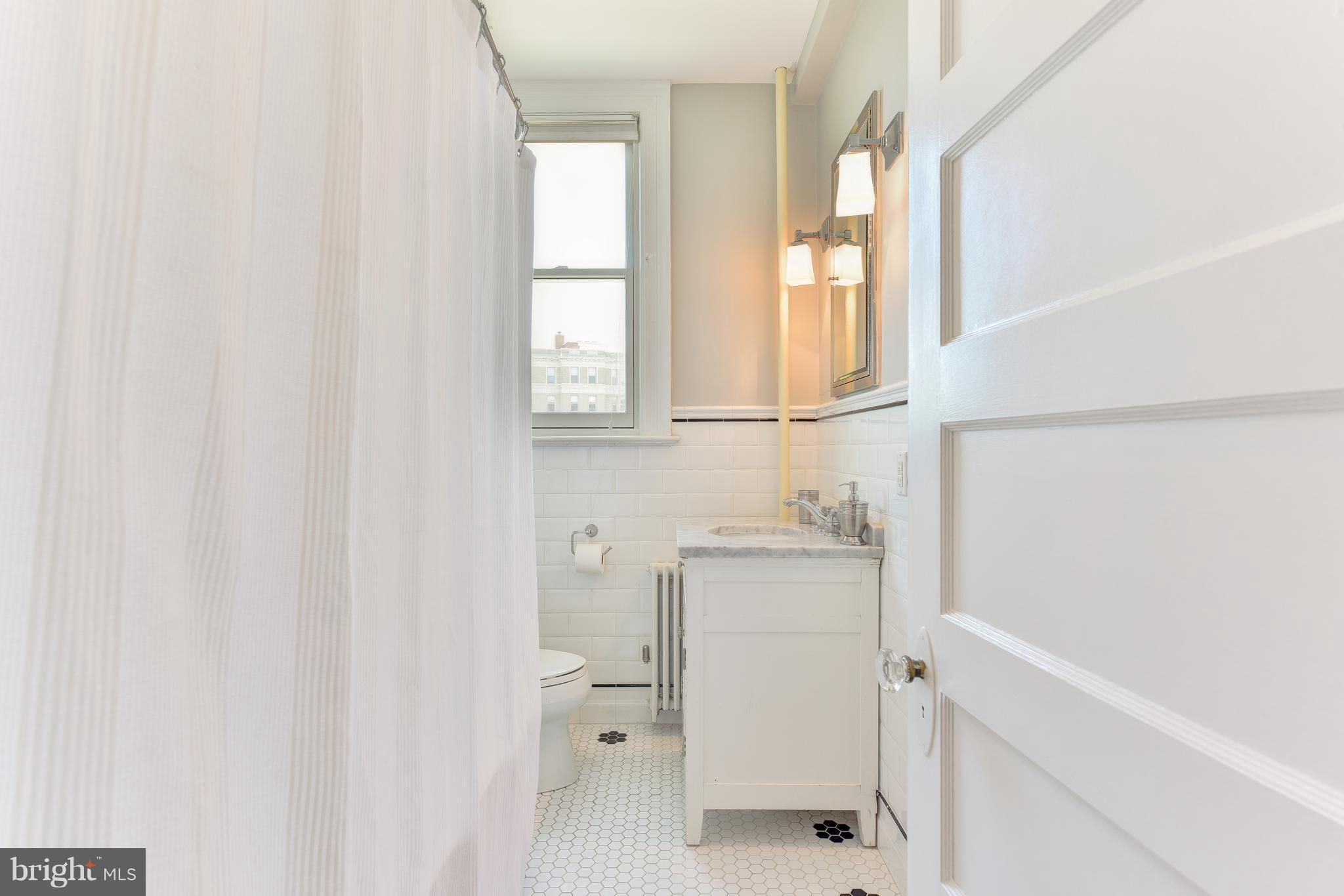 1852 Columbia Road Northwest, Unit 501 Washington, DC 20009 - Photo 21 of 28 Bath