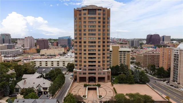$1,675,000 | 400 West 49th Terrace, Unit 2112, Kansas City, MO 64112