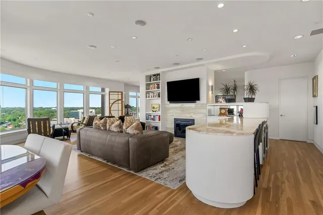 $1,675,000 | 400 West 49th Terrace, Unit 2112, Kansas City, MO 64112