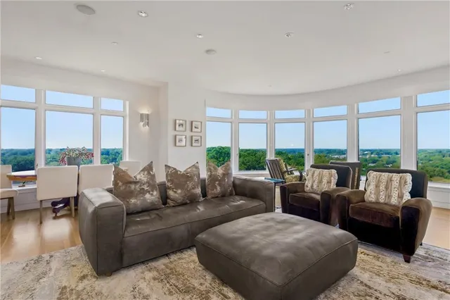 $1,675,000 | 400 West 49th Terrace, Unit 2112, Kansas City, MO 64112