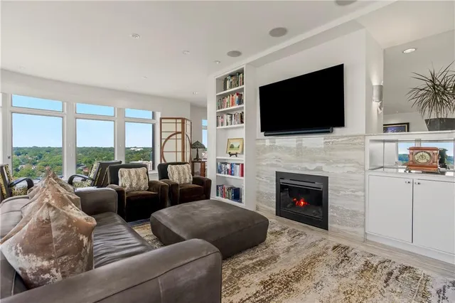 $1,675,000 | 400 West 49th Terrace, Unit 2112, Kansas City, MO 64112