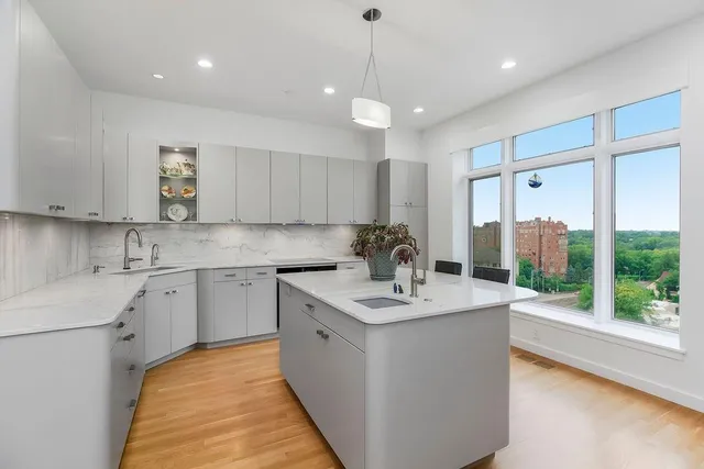 $1,675,000 | 400 West 49th Terrace, Unit 2112, Kansas City, MO 64112