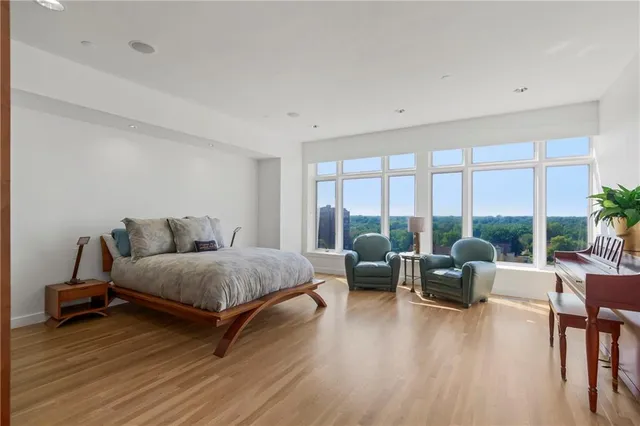 $1,675,000 | 400 West 49th Terrace, Unit 2112, Kansas City, MO 64112