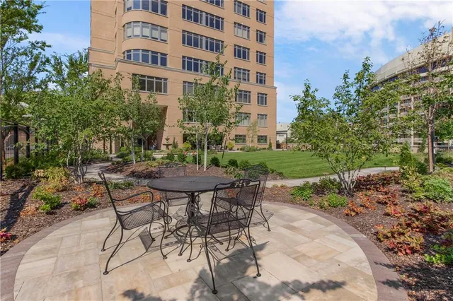 $1,675,000 | 400 West 49th Terrace, Unit 2112, Kansas City, MO 64112