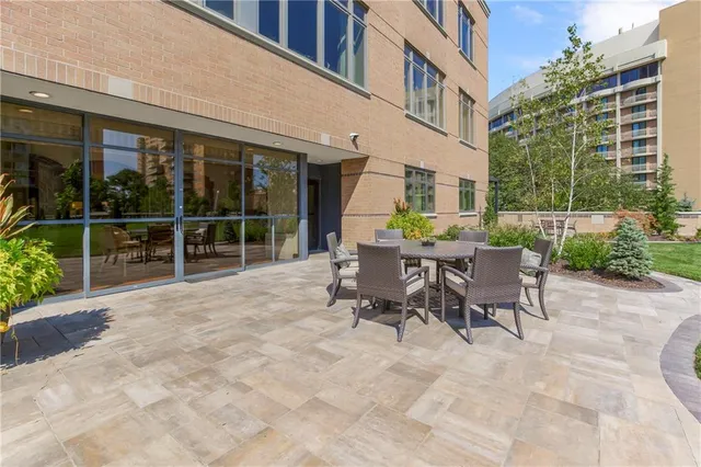 $1,675,000 | 400 West 49th Terrace, Unit 2112, Kansas City, MO 64112