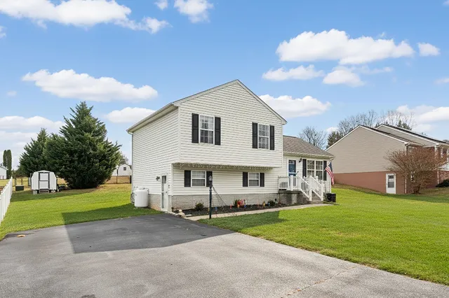 $330,000 | 32 Woodside Drive, Waynesboro, VA 22980