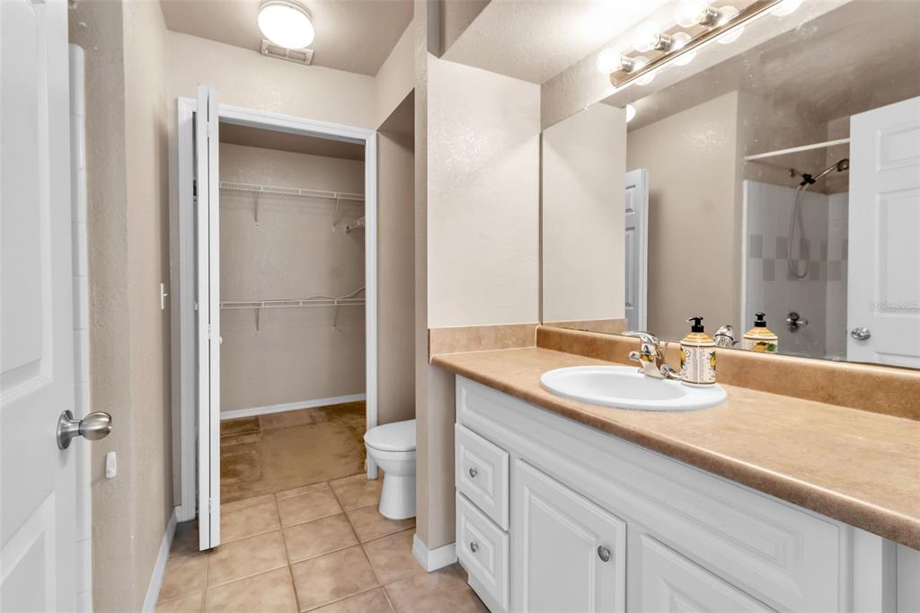 5541 Rosehill Road, Unit 202 Sarasota, FL 34233 - Photo 24 of 47