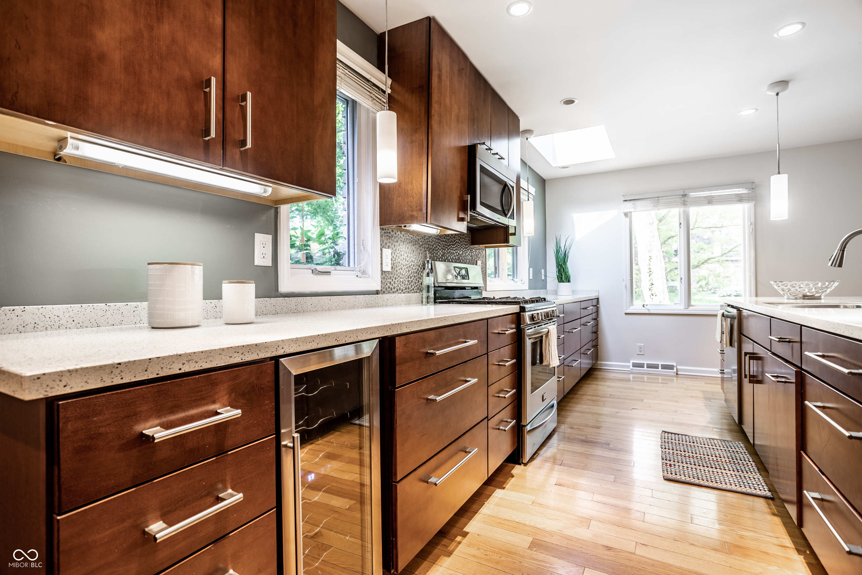 8829 Rexford Road Indianapolis, IN 46260 - Photo 12 of 55 Gallery Image 12