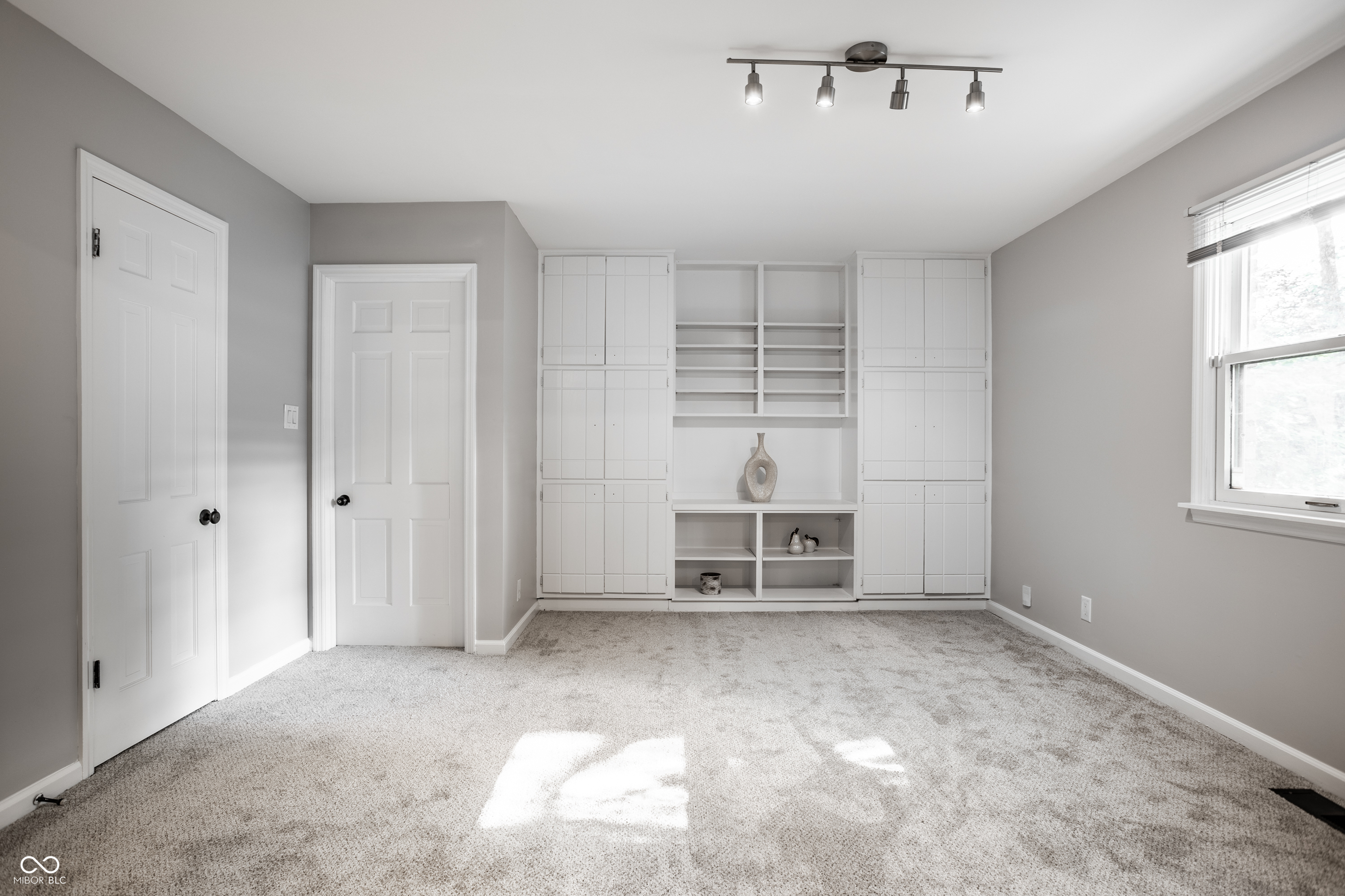 8829 Rexford Road Indianapolis, IN 46260 - Photo 18 of 55 Gallery Image 18