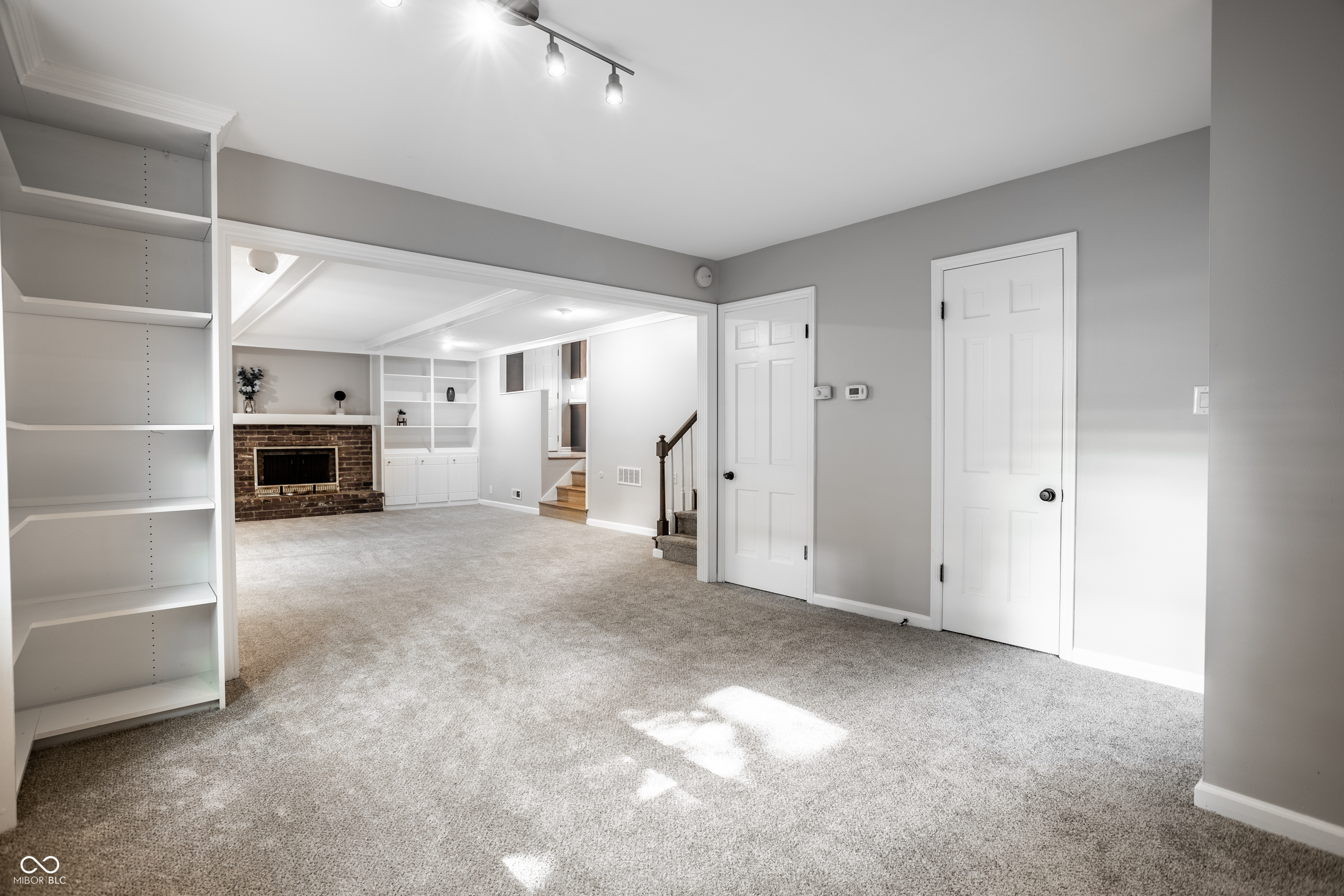 8829 Rexford Road Indianapolis, IN 46260 - Photo 19 of 55 Gallery Image 19