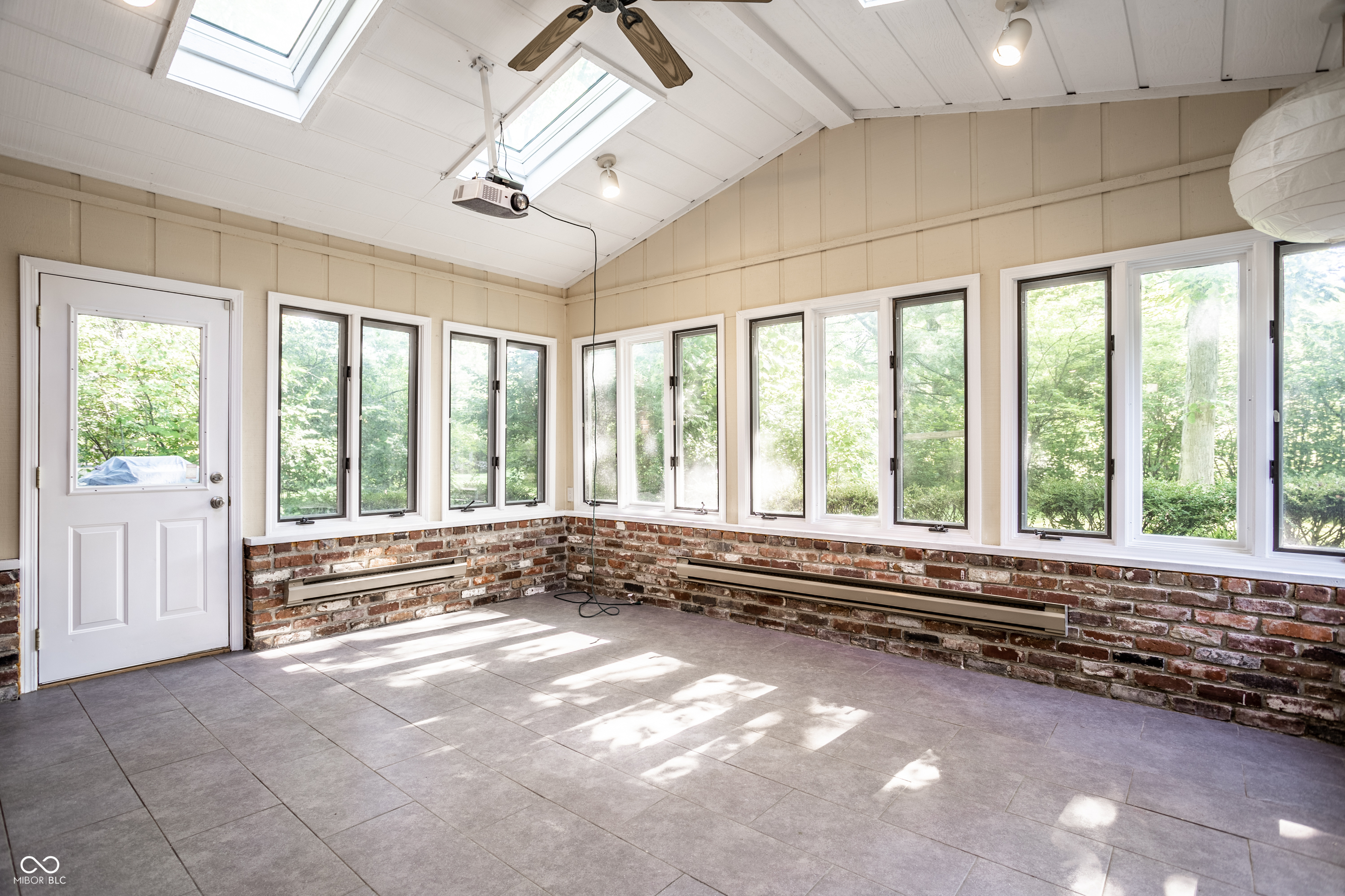 8829 Rexford Road Indianapolis, IN 46260 - Photo 20 of 55 Gallery Image 20