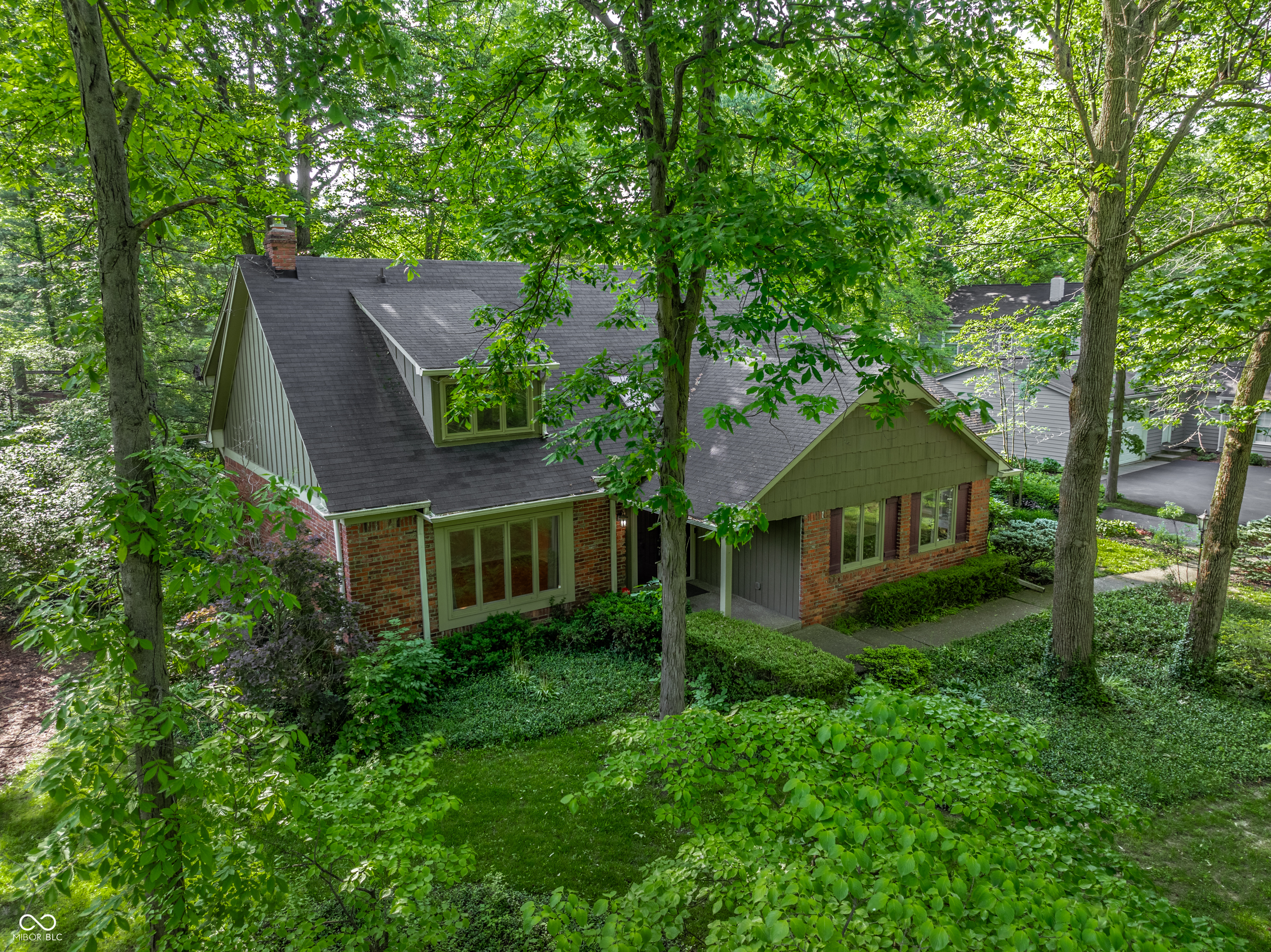 8829 Rexford Road Indianapolis, IN 46260 - Photo 2 of 55 Gallery Image 2