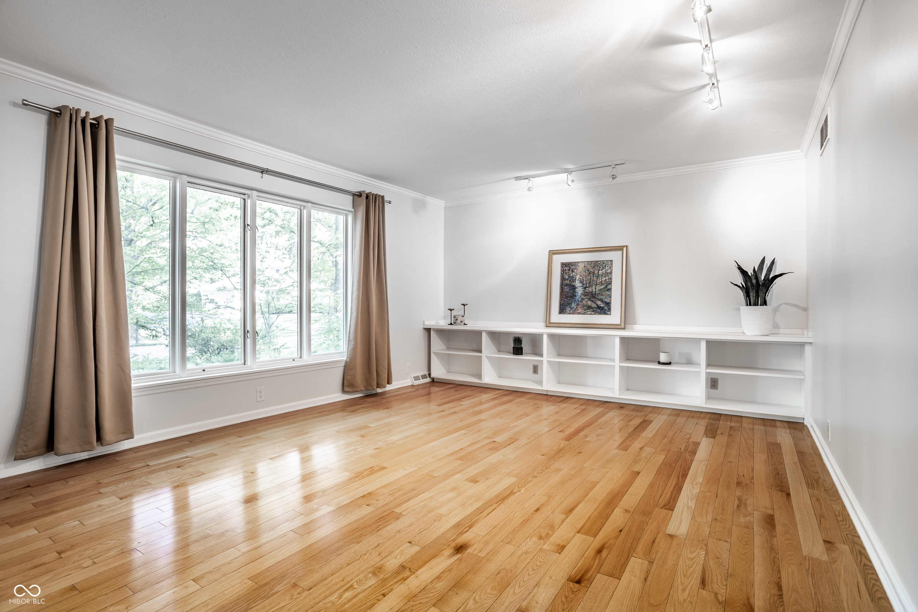 8829 Rexford Road Indianapolis, IN 46260 - Photo 23 of 55 Gallery Image 23