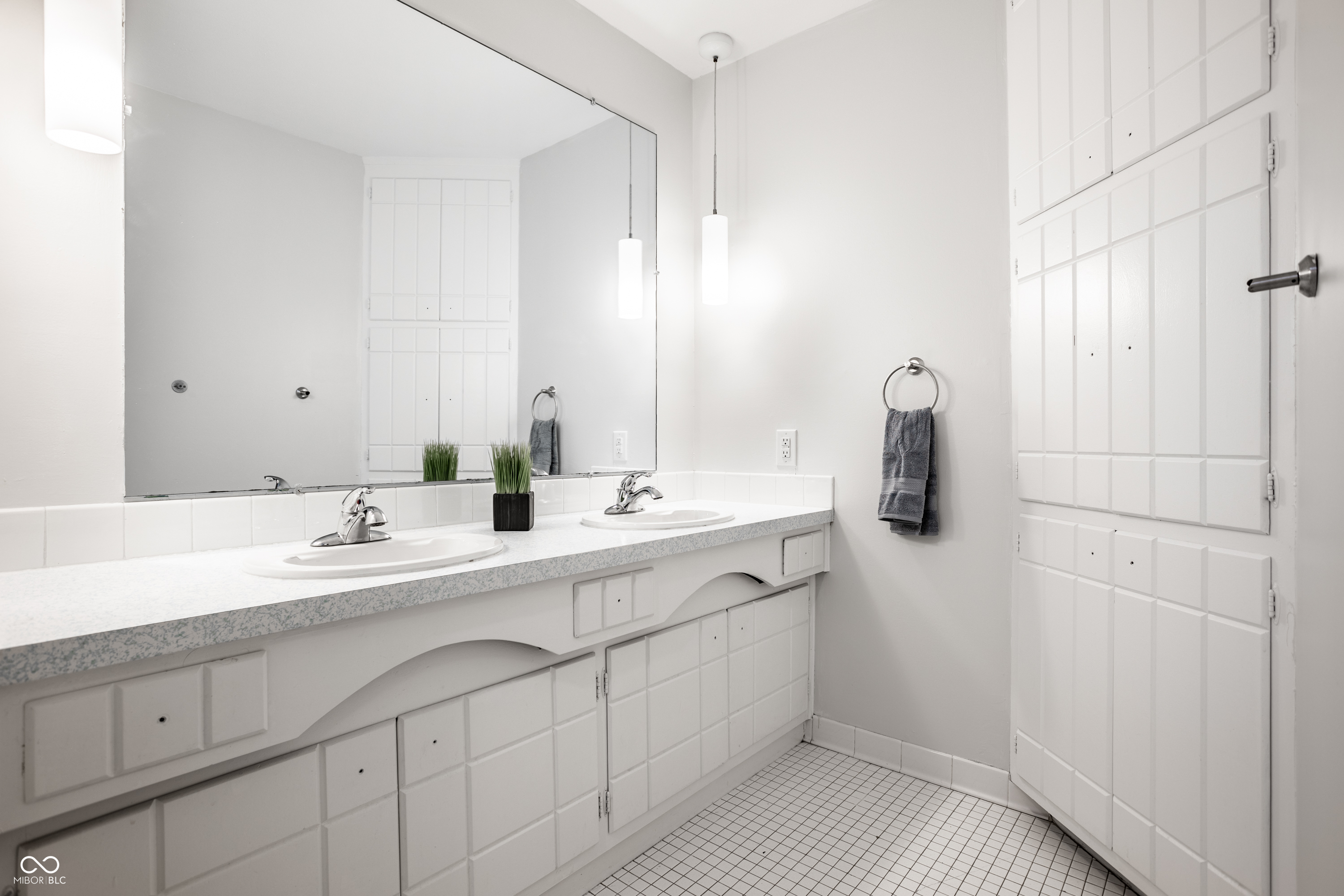 8829 Rexford Road Indianapolis, IN 46260 - Photo 32 of 55 Gallery Image 32