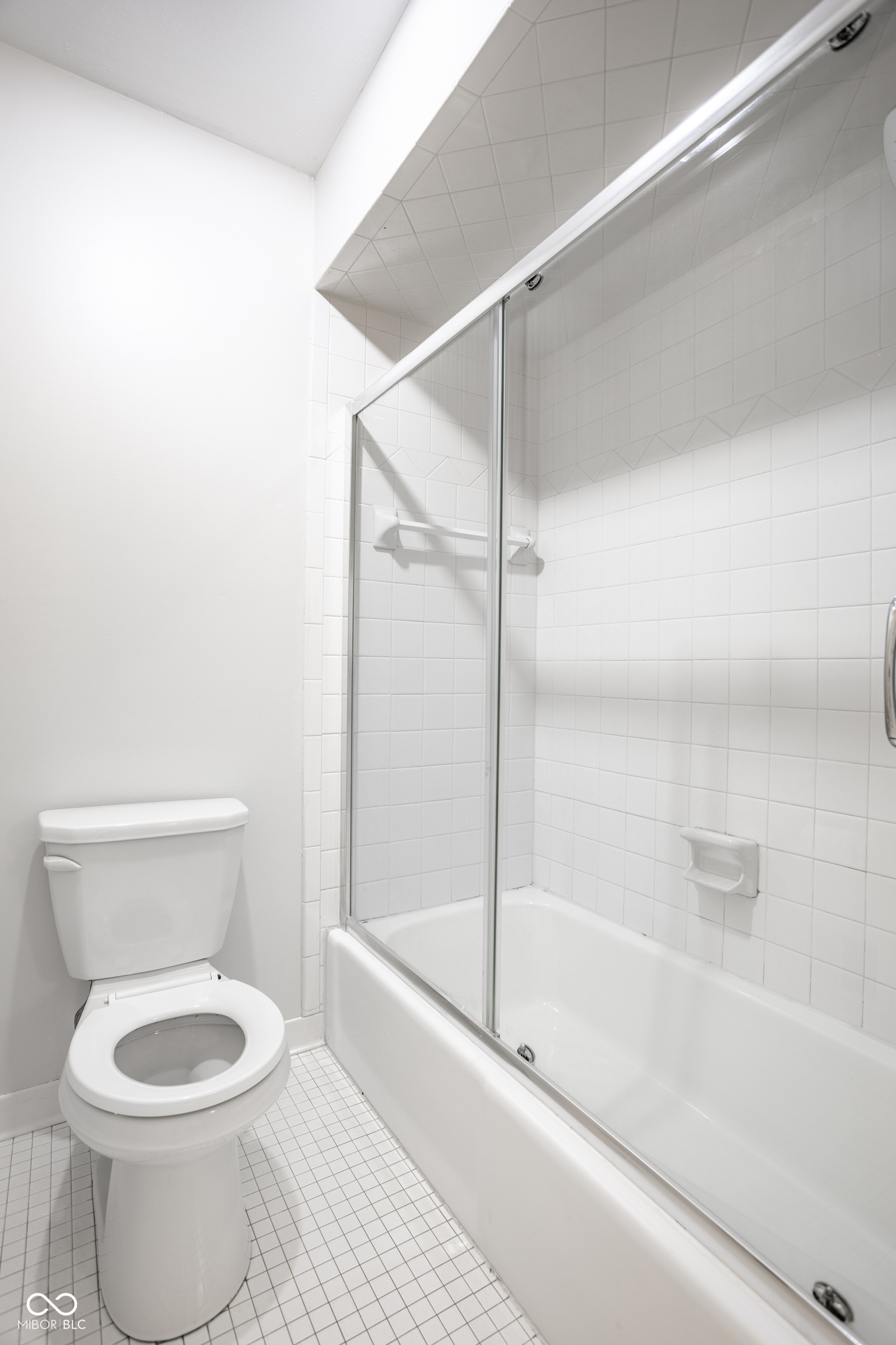 8829 Rexford Road Indianapolis, IN 46260 - Photo 33 of 55 Gallery Image 33
