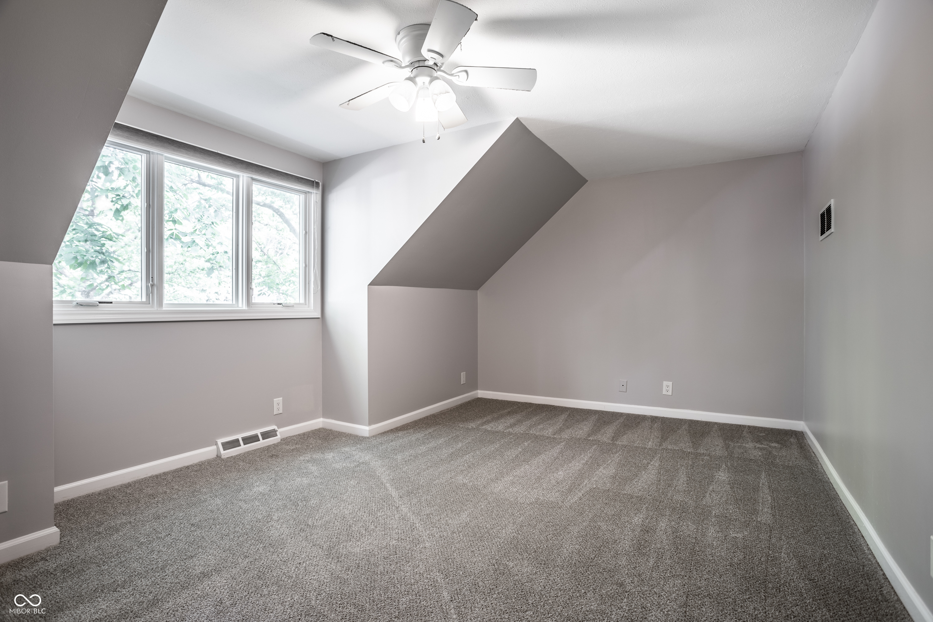 8829 Rexford Road Indianapolis, IN 46260 - Photo 34 of 55 Gallery Image 34