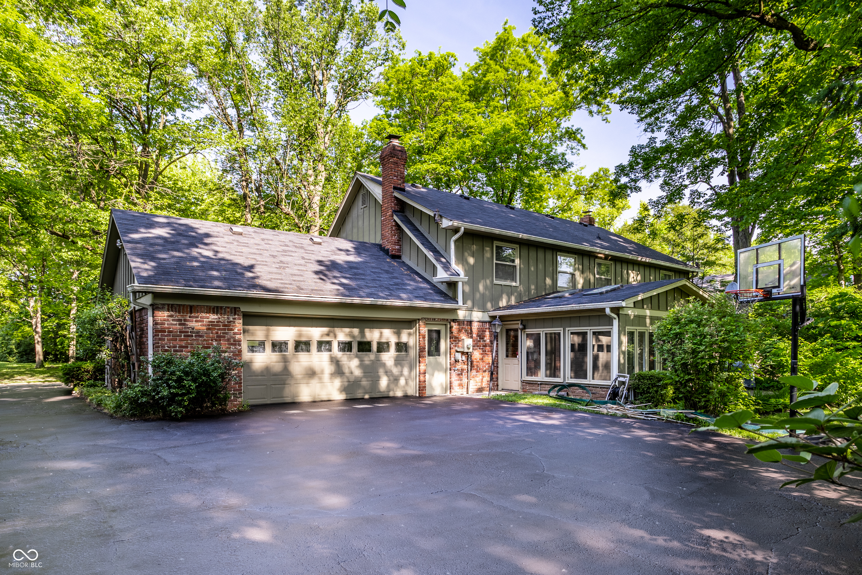 8829 Rexford Road Indianapolis, IN 46260 - Photo 43 of 55 Gallery Image 43