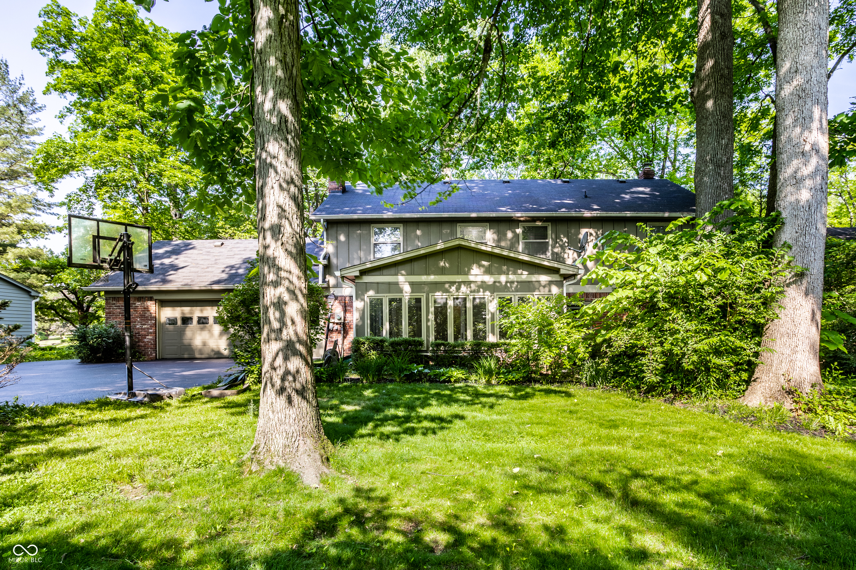 8829 Rexford Road Indianapolis, IN 46260 - Photo 44 of 55 Gallery Image 44